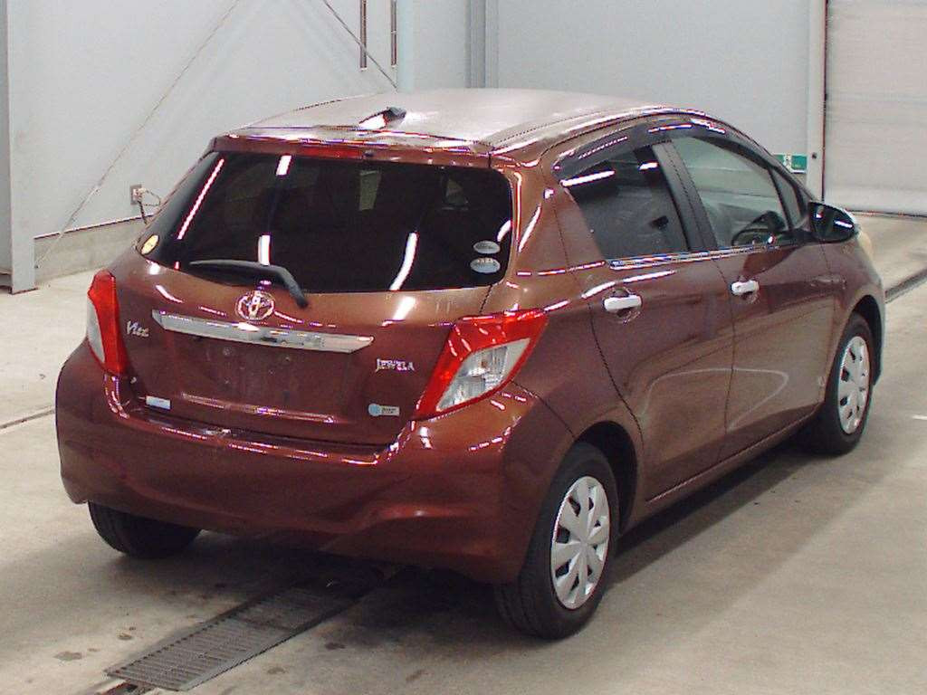 2011 Toyota Vitz NSP130[1]