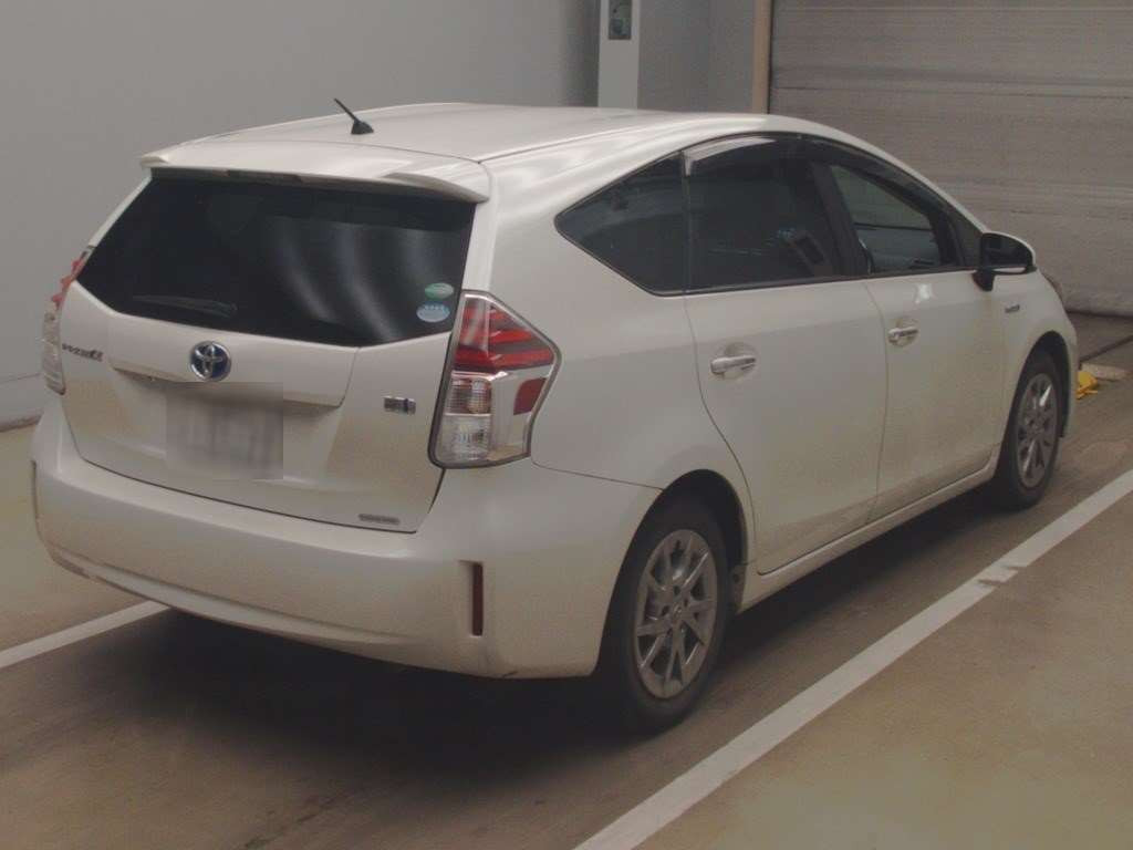 2017 Toyota Prius alpha ZVW40W[1]