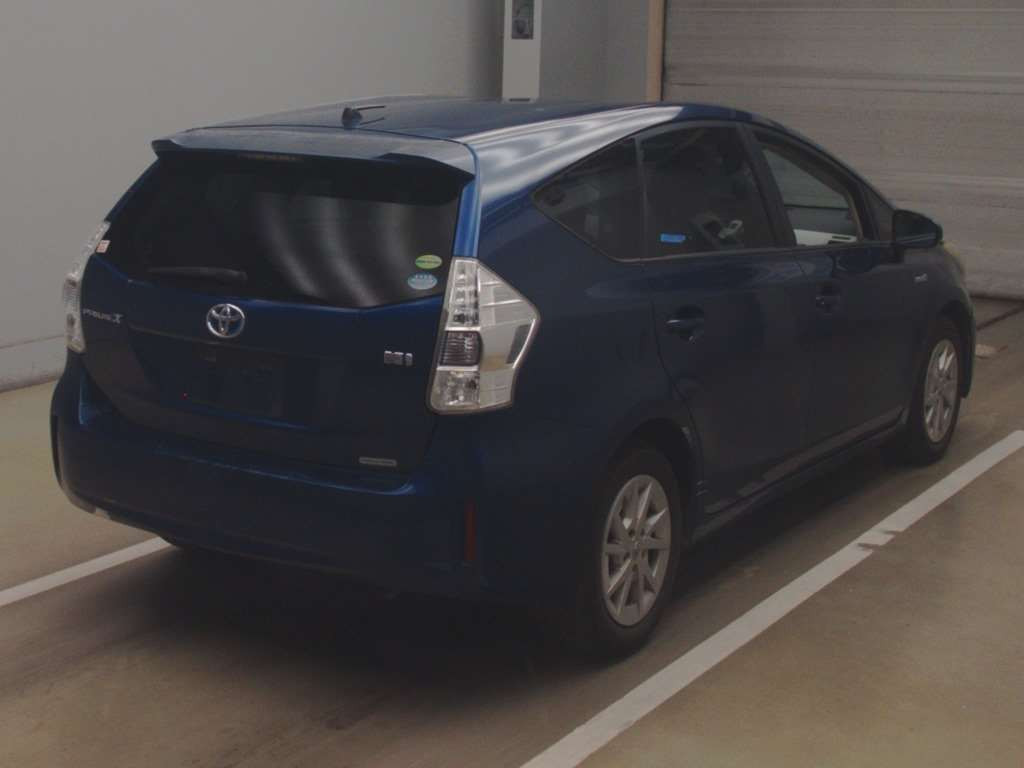 2014 Toyota Prius alpha ZVW40W[1]