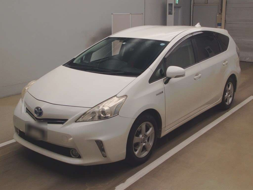 2011 Toyota Prius alpha ZVW41W[0]