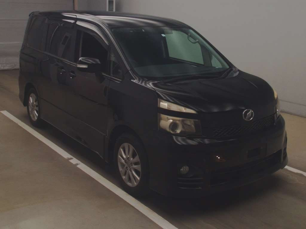 2010 Toyota Voxy ZRR70W[2]