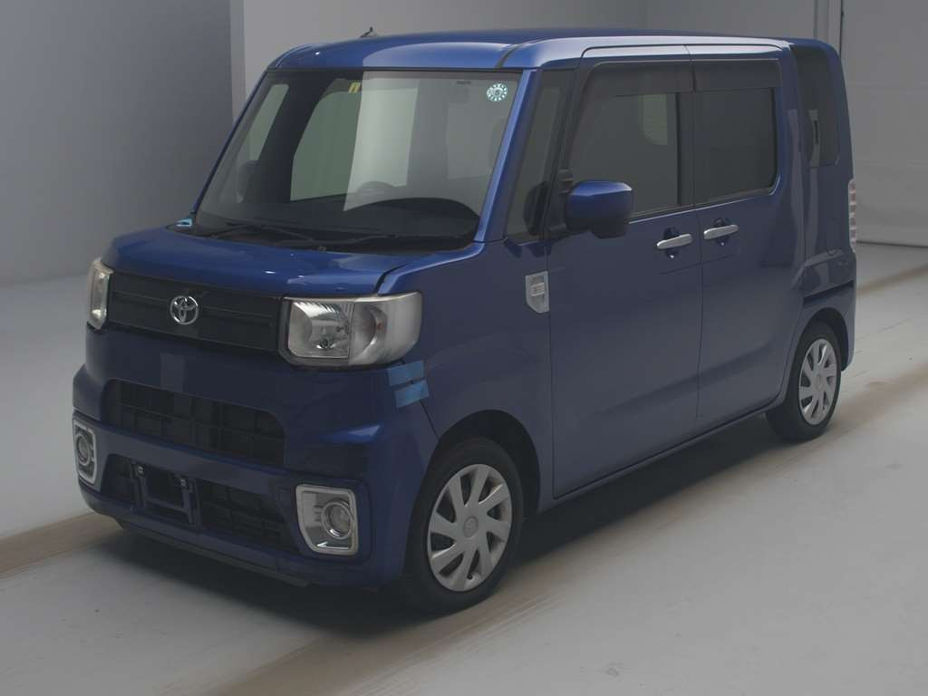 2017 Toyota Pixis Mega LA700A[0]