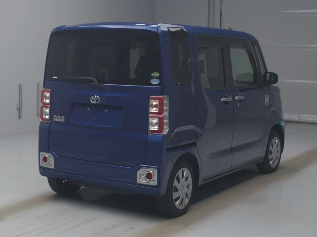 2017 Toyota Pixis Mega LA700A[1]