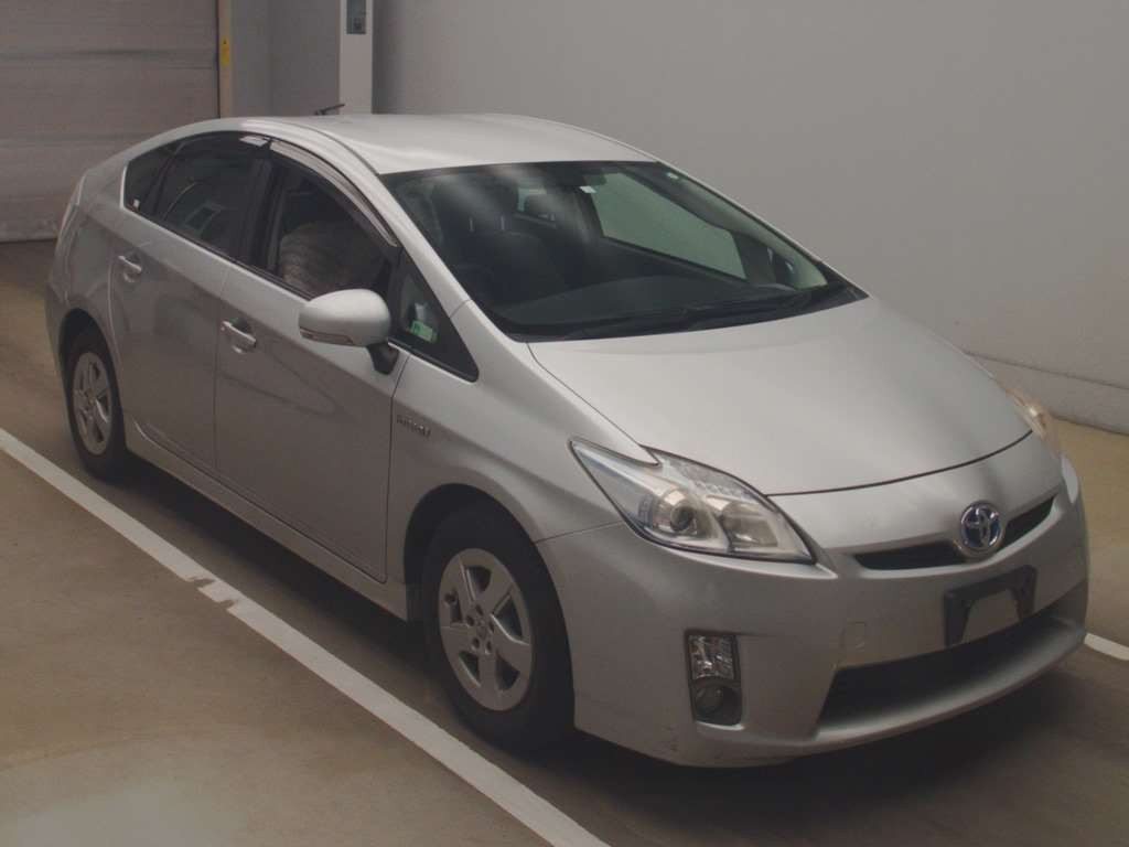 2010 Toyota Prius ZVW30[2]