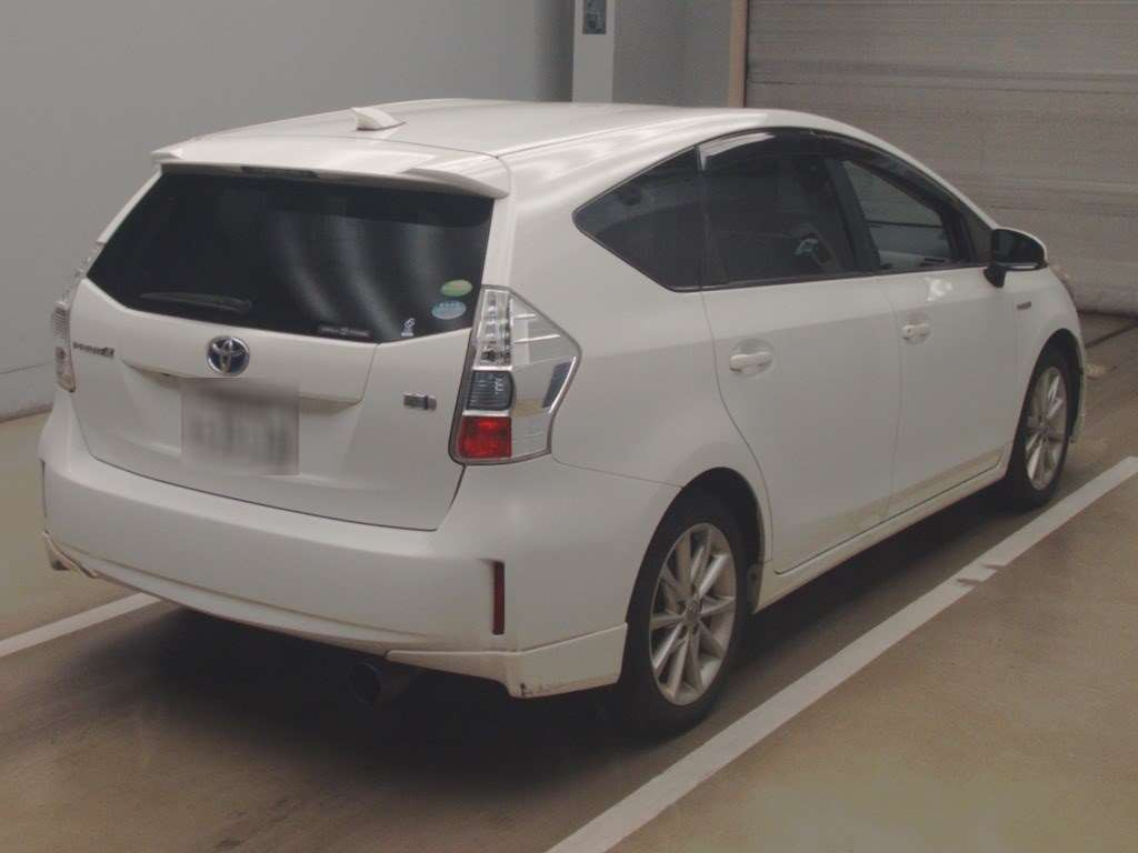 2014 Toyota Prius alpha ZVW41W[1]