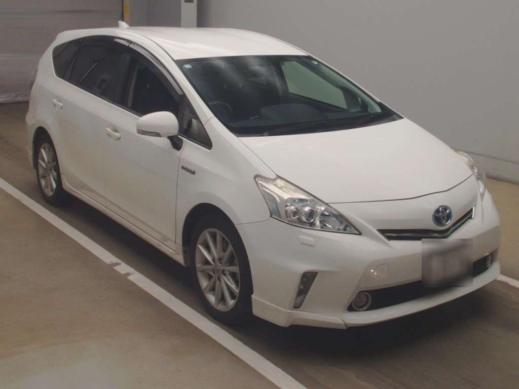 2014 Toyota Prius alpha ZVW41W[2]