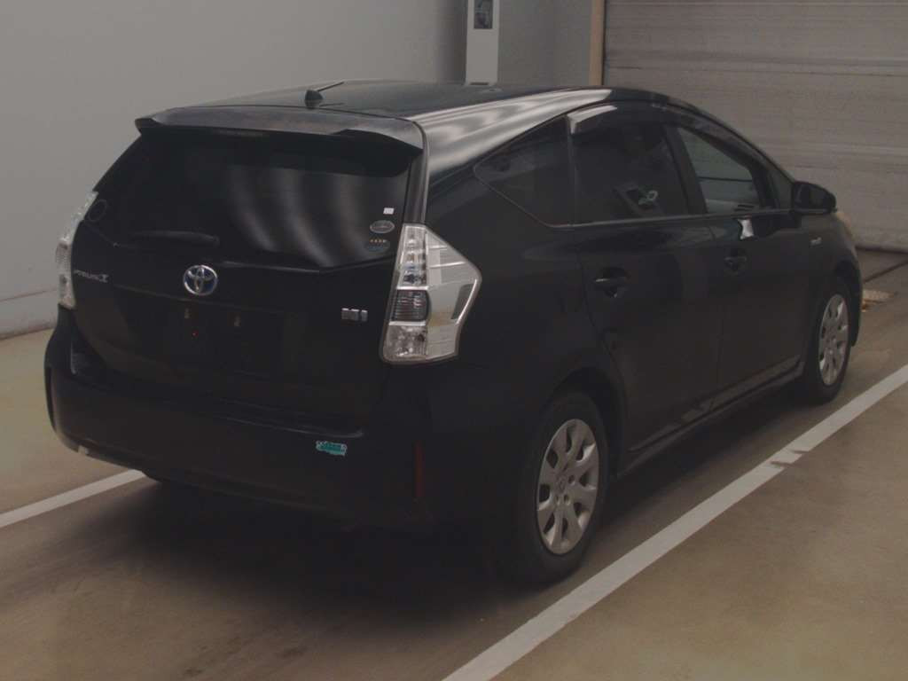 2012 Toyota Prius alpha ZVW41W[1]