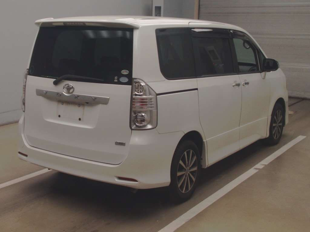 2009 Toyota Voxy ZRR70W[1]