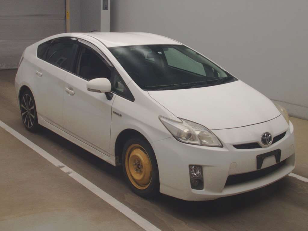 2010 Toyota Prius ZVW30[2]