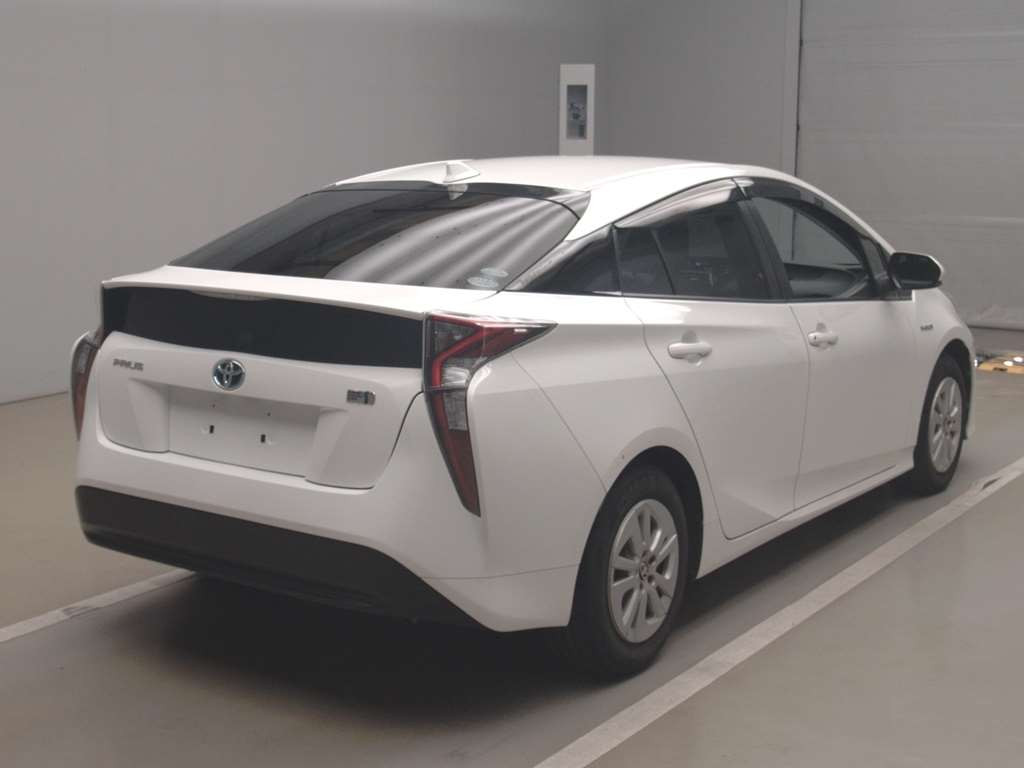 2017 Toyota Prius ZVW51[1]