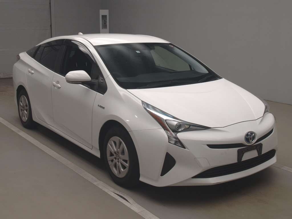 2017 Toyota Prius ZVW51[2]