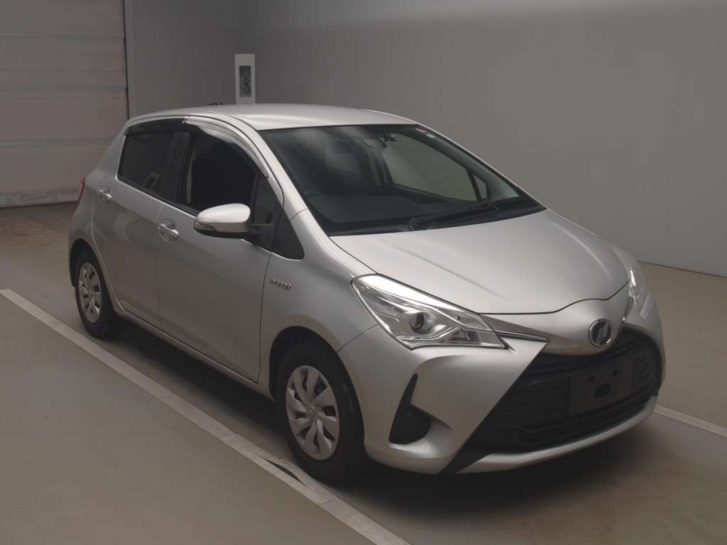 2017 Toyota Vitz NHP130[2]