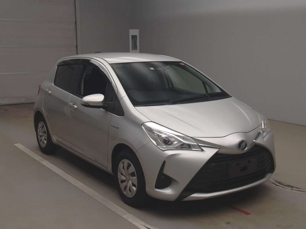 2017 Toyota Vitz NHP130[2]