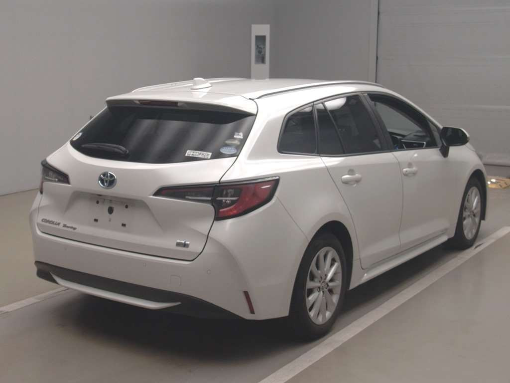 2020 Toyota Corolla Touring Wagon ZWE214W[1]