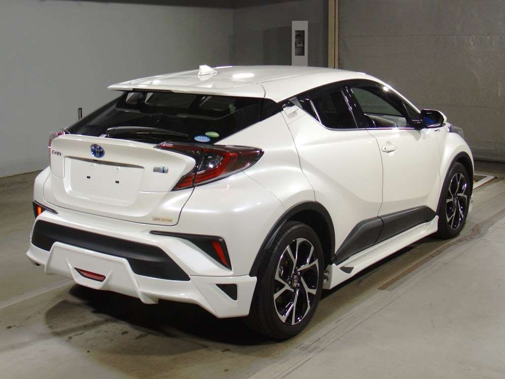 2017 Toyota C-HR ZYX10[1]