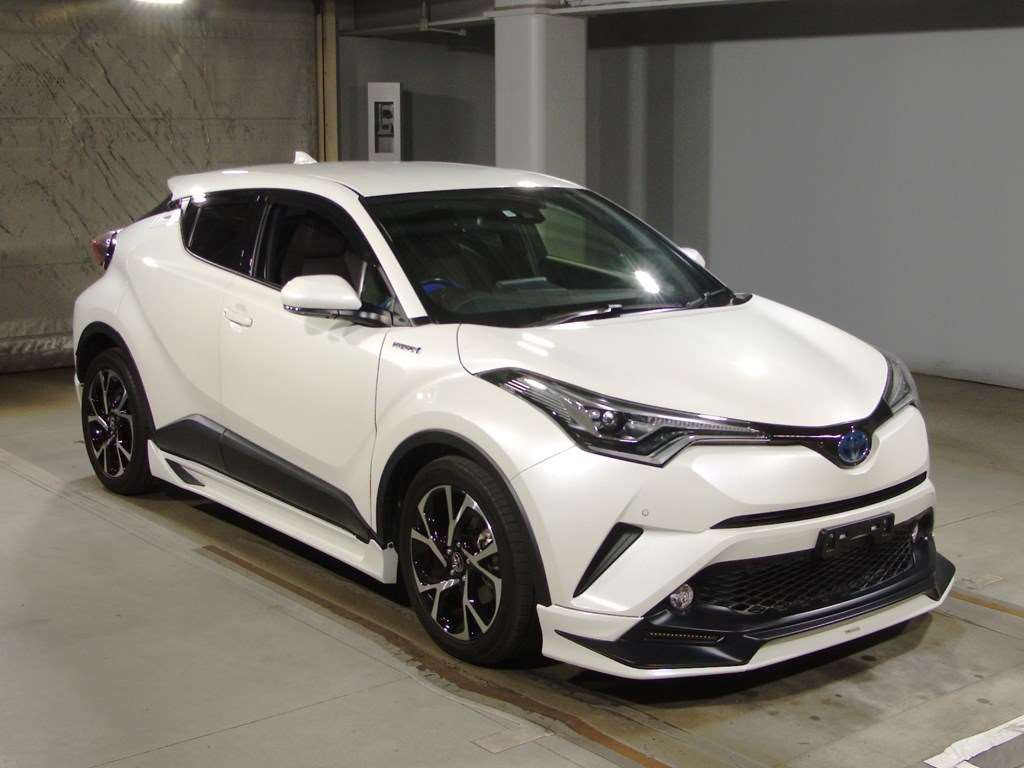 2017 Toyota C-HR ZYX10[2]