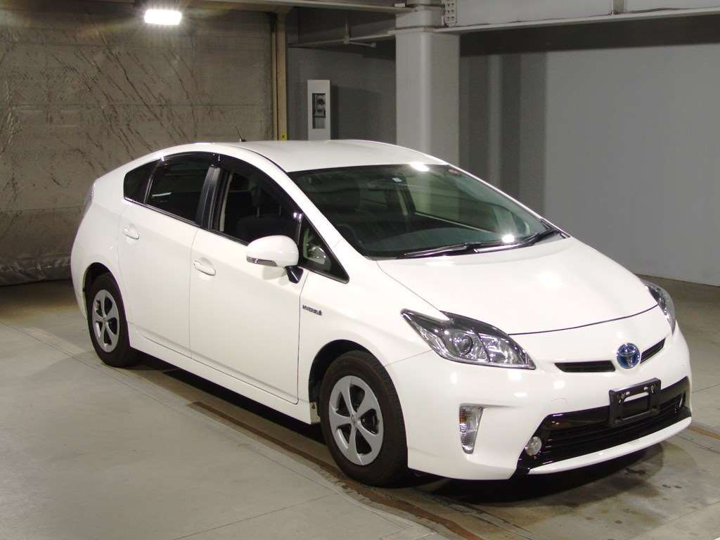 2013 Toyota Prius ZVW30[2]