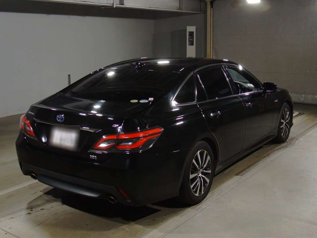 2018 Toyota Crown Hybrid AZSH20[1]