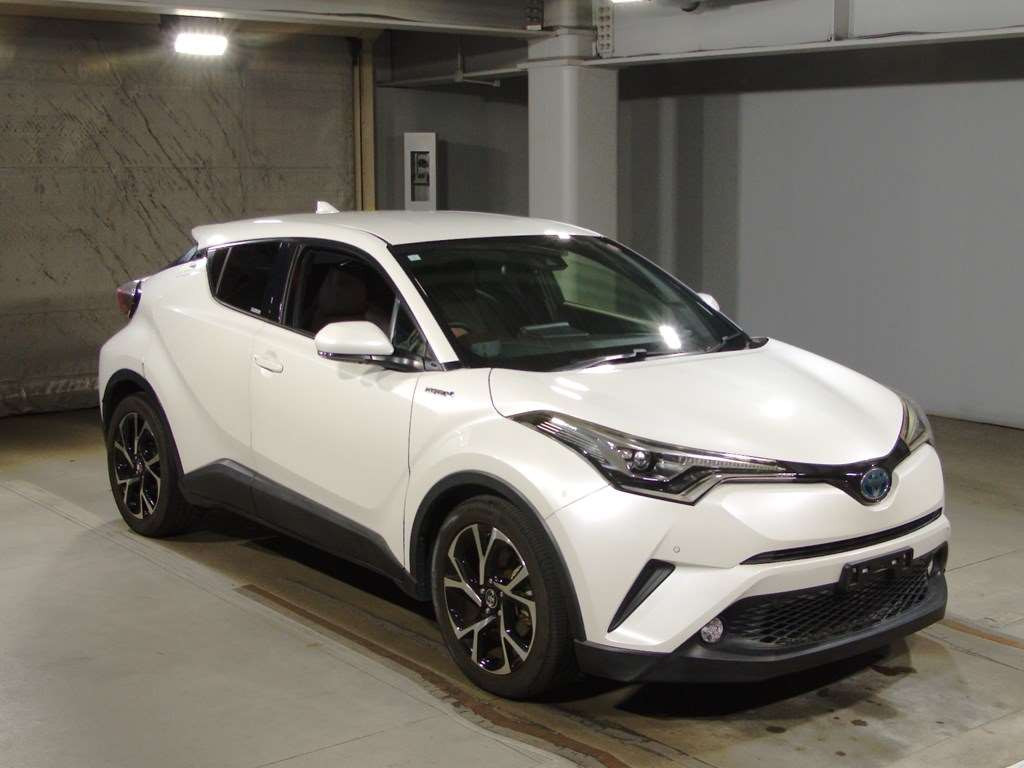 2017 Toyota C-HR ZYX10[2]