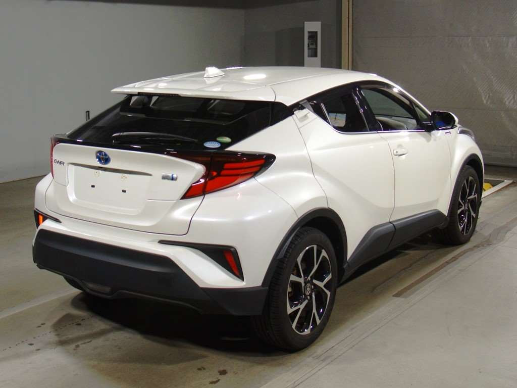 2020 Toyota C-HR ZYX11[1]