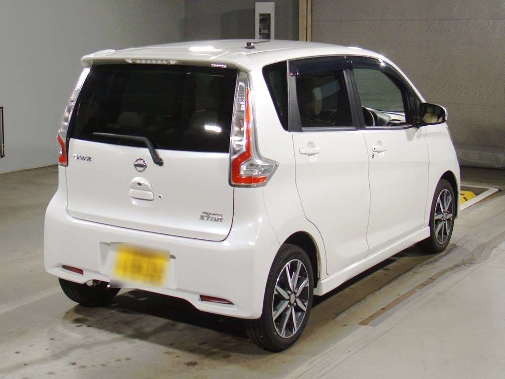 2017 Nissan DAYZ B21W[1]