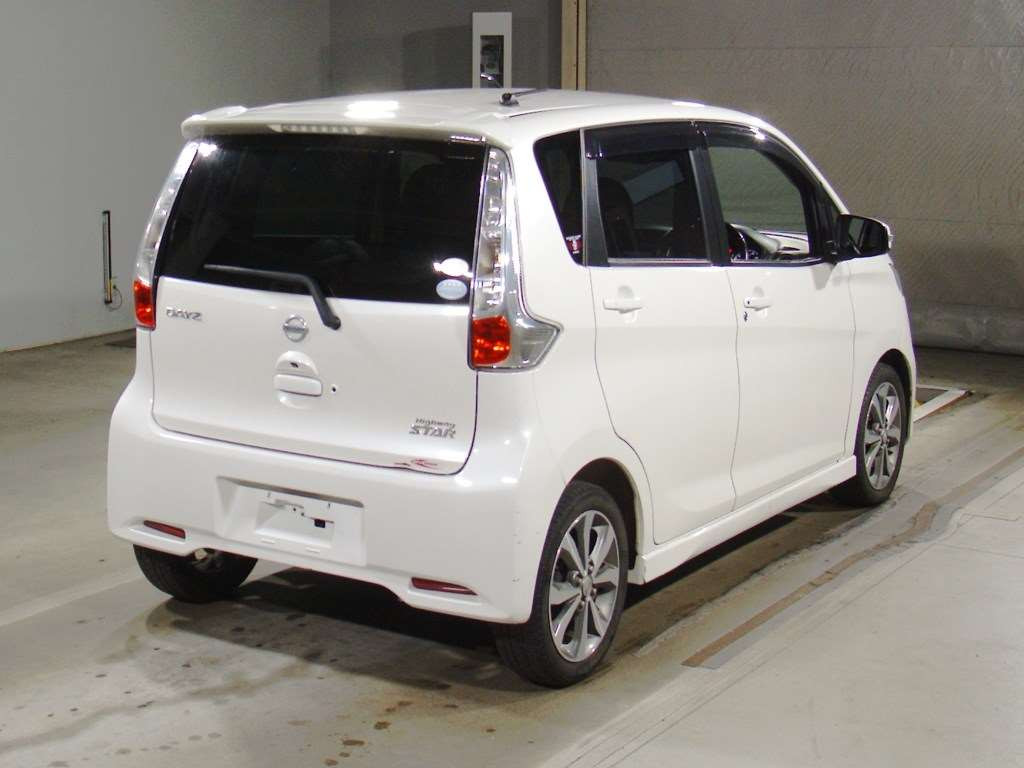 2013 Nissan DAYZ B21W[1]