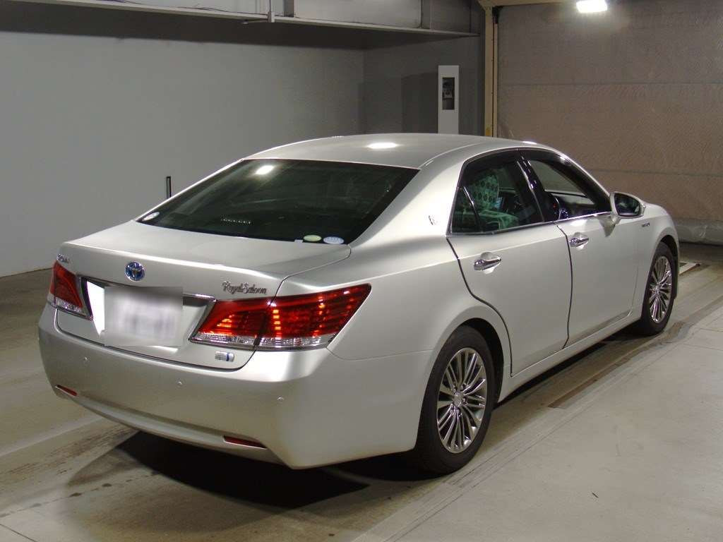 2013 Toyota Crown Hybrid AWS210[1]