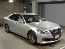 2013 Toyota Crown Hybrid