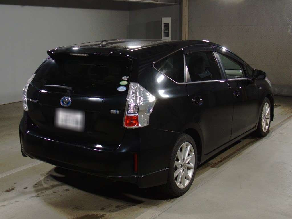 2012 Toyota Prius alpha ZVW41W[1]