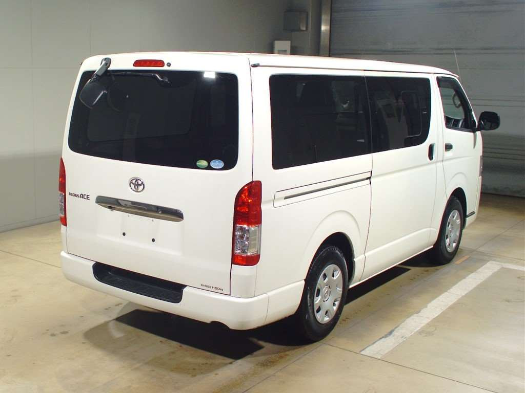 2018 Toyota Regiusace Van GDH201V[1]