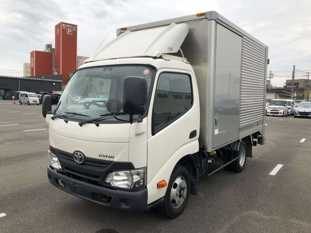 2017 Toyota Dyna Truck XZU605[0]