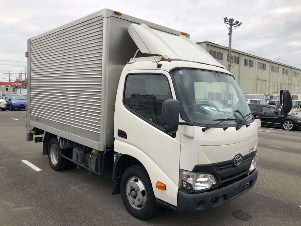 2017 Toyota Dyna Truck XZU605[2]