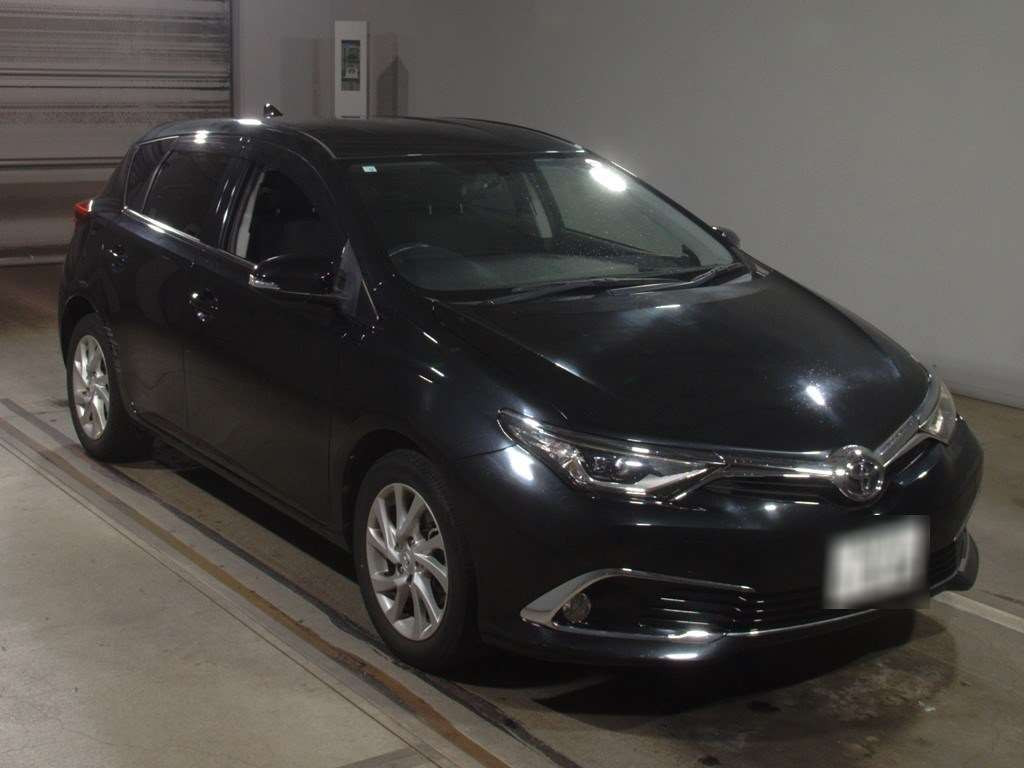 2016 Toyota Auris NZE181H[2]