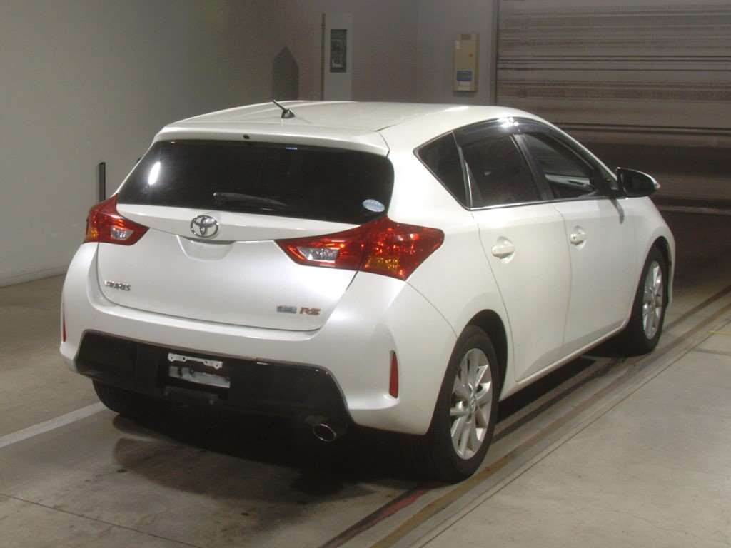 2012 Toyota Auris ZRE186H[1]