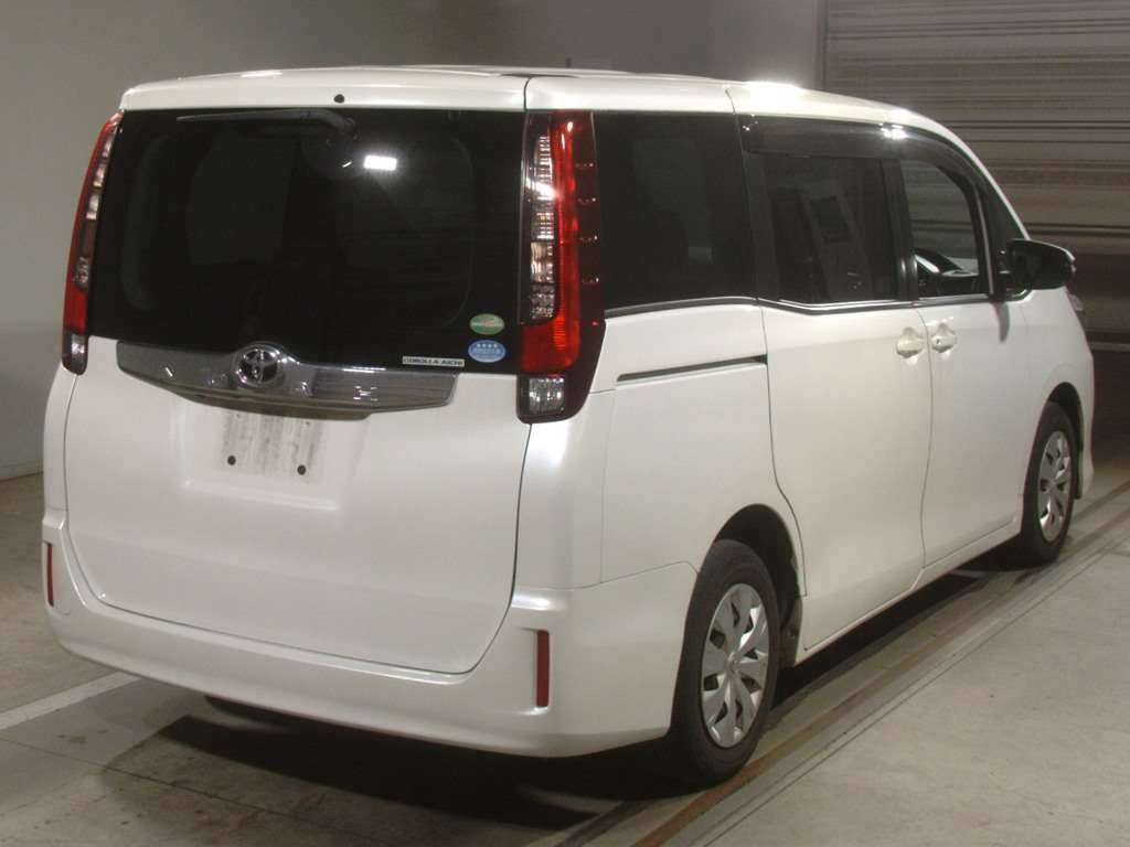 2015 Toyota Noah ZRR80G[1]