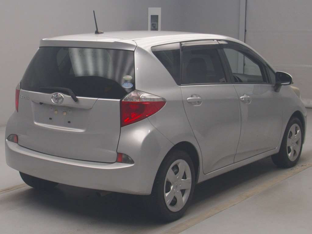 2011 Toyota Ractis NSP120[1]