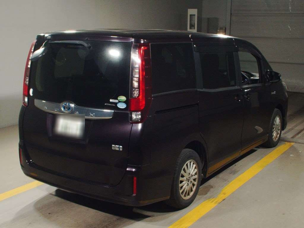 2016 Toyota Noah ZWR80G[1]