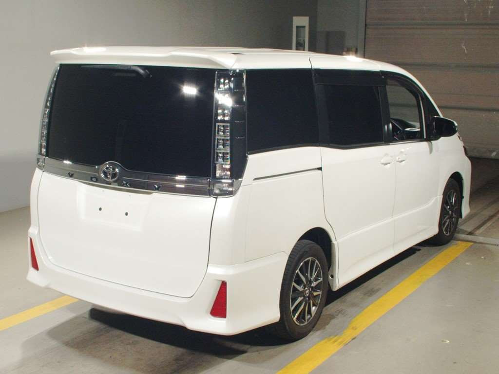 2014 Toyota Voxy ZRR80W[1]