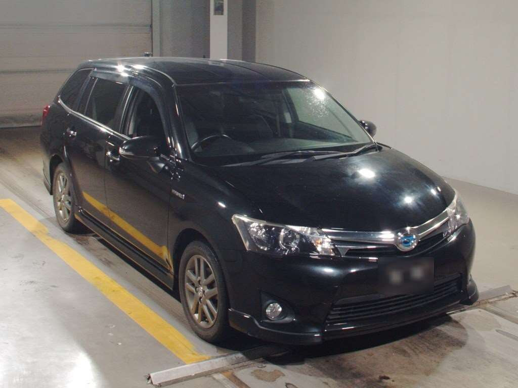 2013 Toyota Corolla Fielder NKE165G[2]