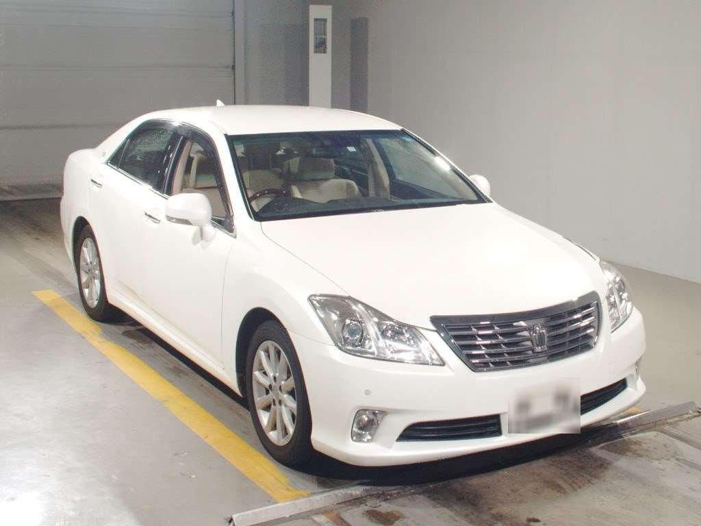 2011 Toyota Crown GRS202[2]