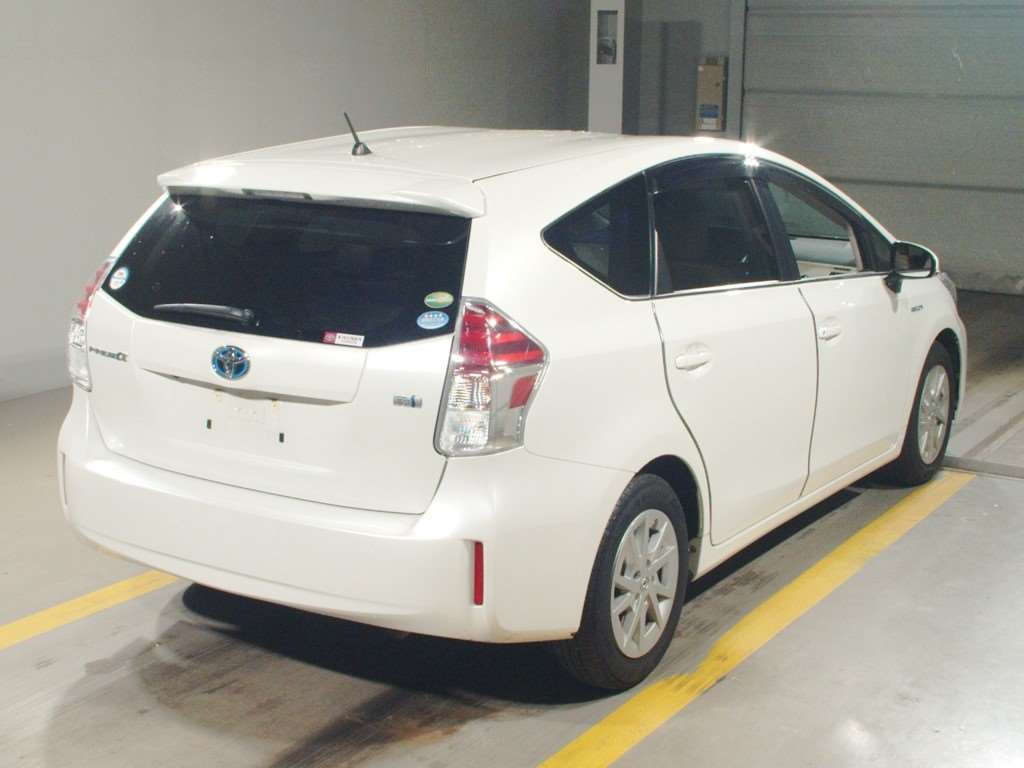 2015 Toyota Prius alpha ZVW41W[1]