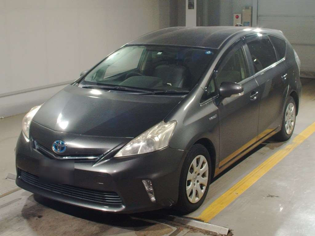 2011 Toyota Prius alpha ZVW41W[0]