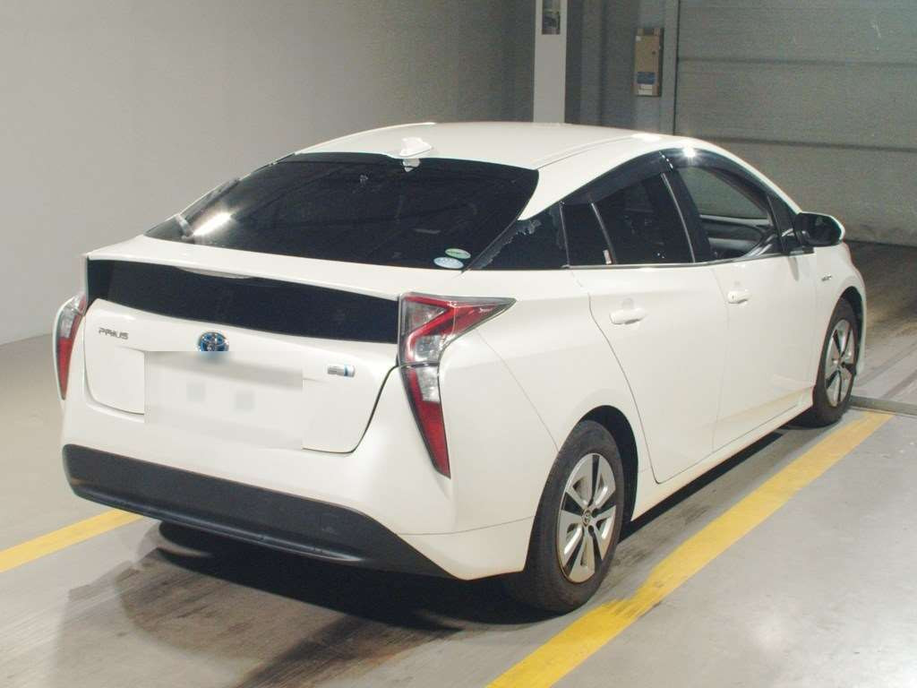 2016 Toyota Prius ZVW50[1]