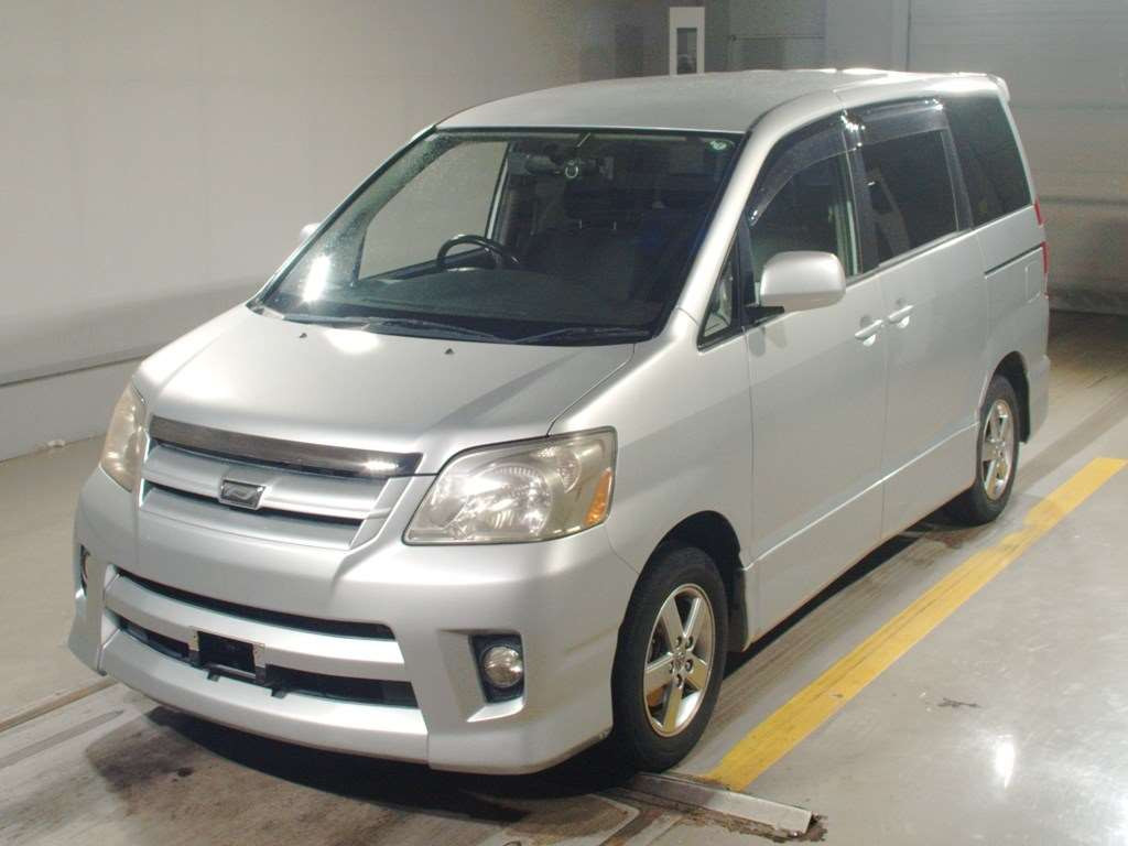 2004 Toyota Noah AZR60G[0]