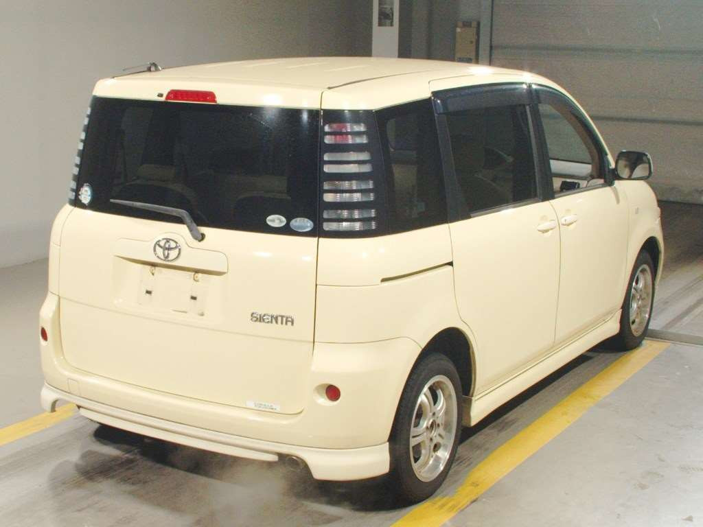 2004 Toyota Sienta NCP81G[1]