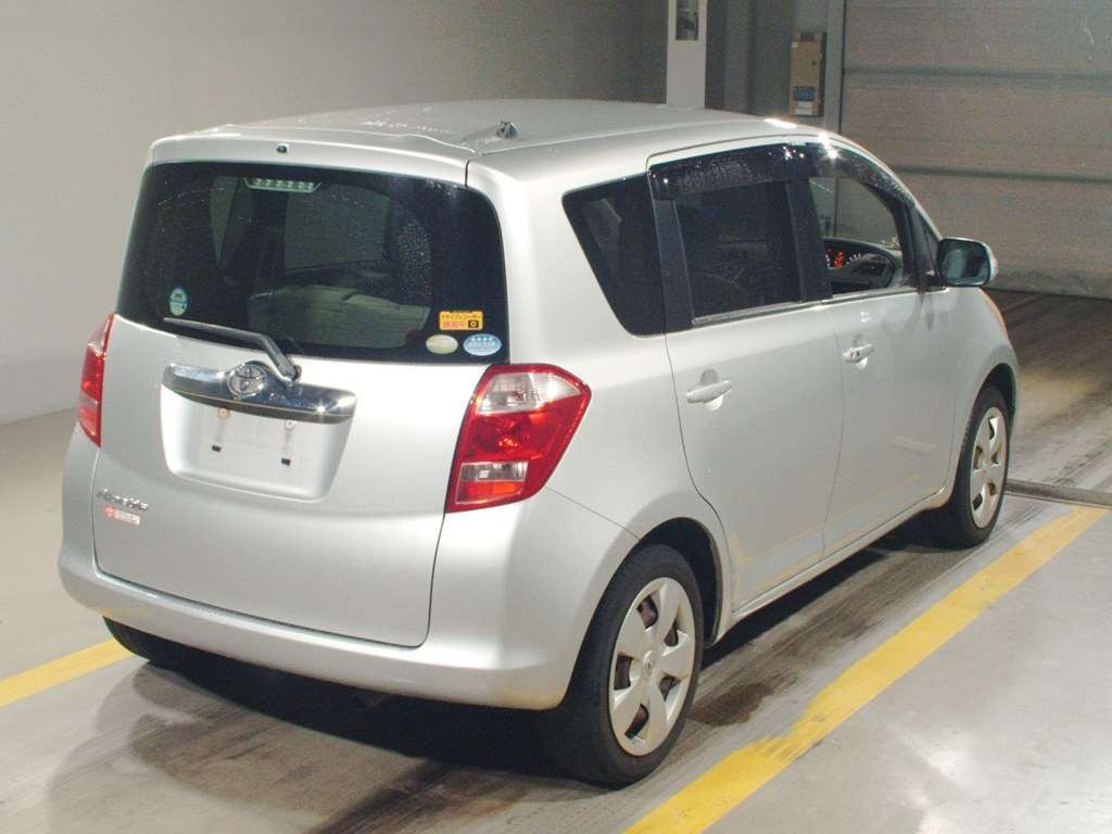 2006 Toyota Ractis SCP100[1]