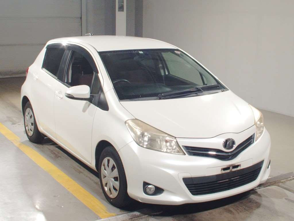 2011 Toyota Vitz NSP130[2]