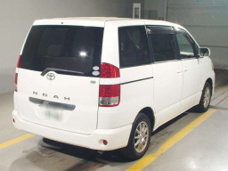 2006 Toyota Noah