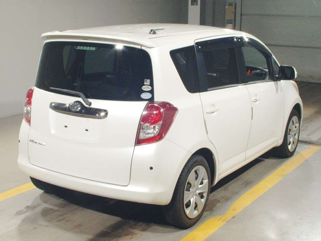 2010 Toyota Ractis NCP100[1]