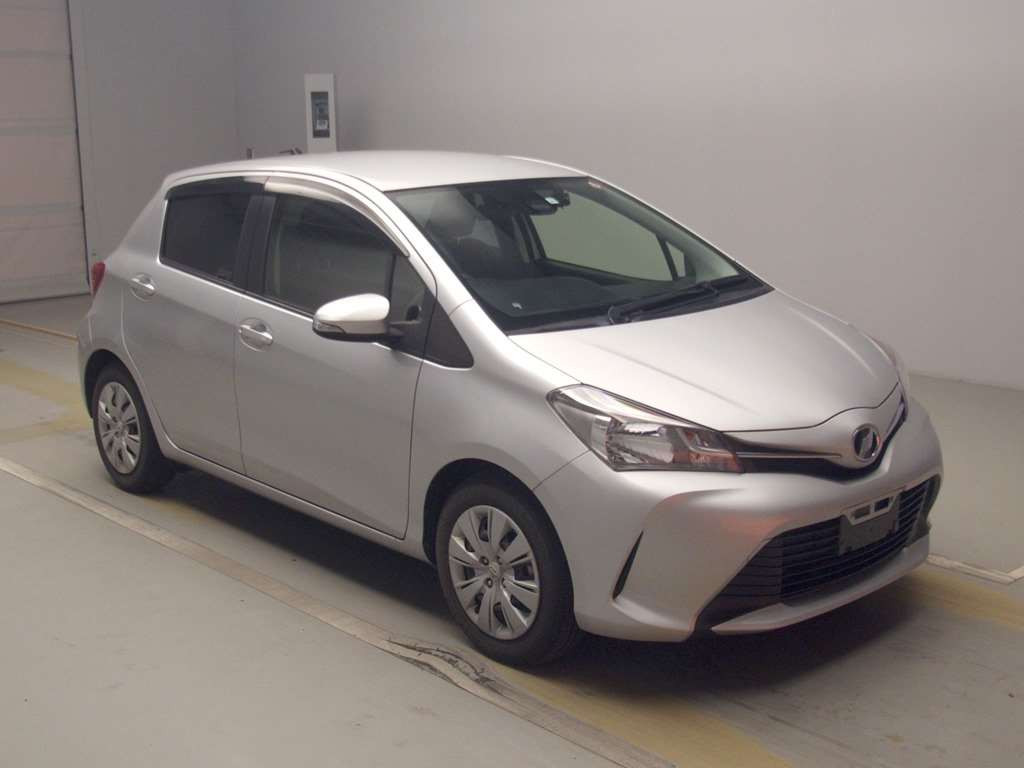 2015 Toyota Vitz NSP130[2]